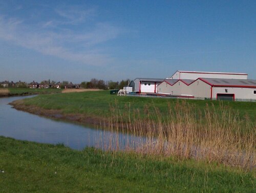 River Hull looking towards Sutton Fields